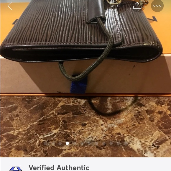 SOLDAuthentic Louis Vuitton Epi Wallet - Picture 4 of 12